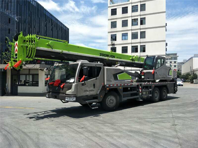 固原市跨街广告牌的高空安装注意事项