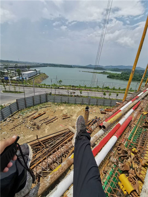 固原市作业中发生设备损坏或人员意外，责任怎么划分？