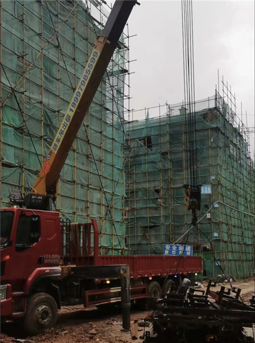 固原市“慢工细活”—— 吊车的 “微动控制” 技术